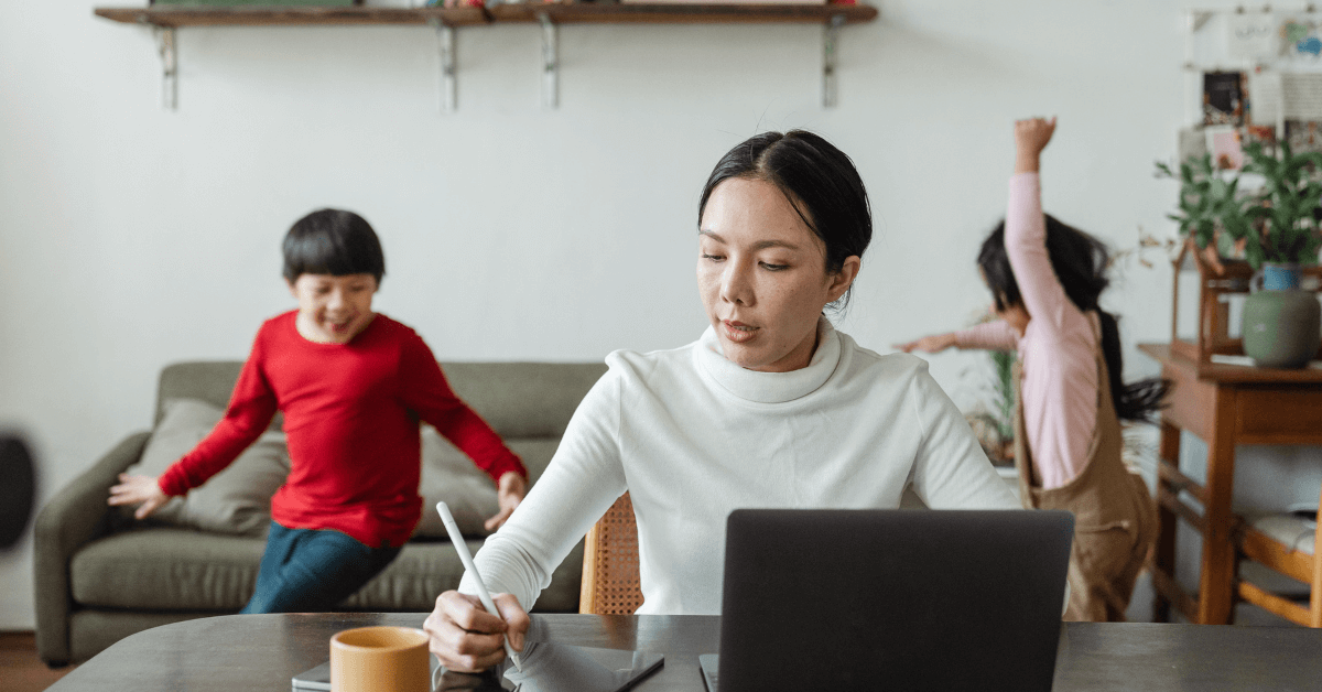 4 Resume Tips for Moms Returning to the Workforce